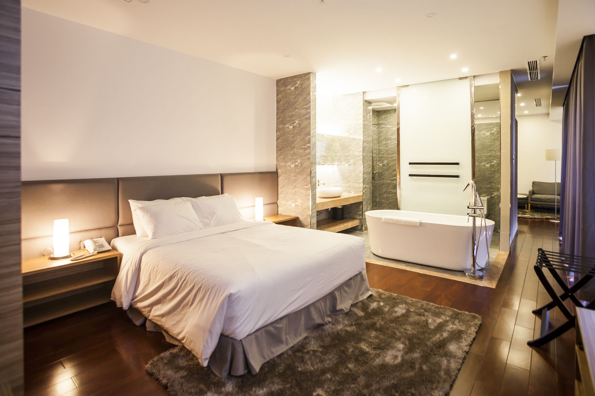Charm Suite Residence Saigon Bandar Ho Chi Minh Luaran gambar